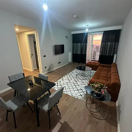 Cozy 2+1 With Balcony شقة
